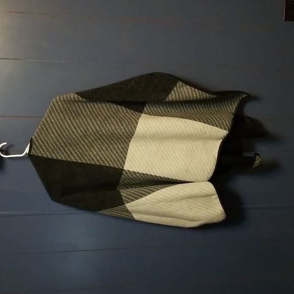 Ike Behar Poncho Cape - Picture 4 of 4